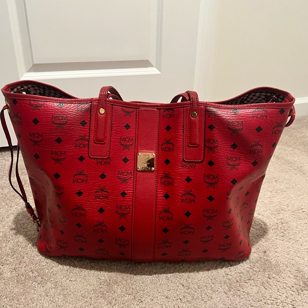 MCM reversible shoulder bag